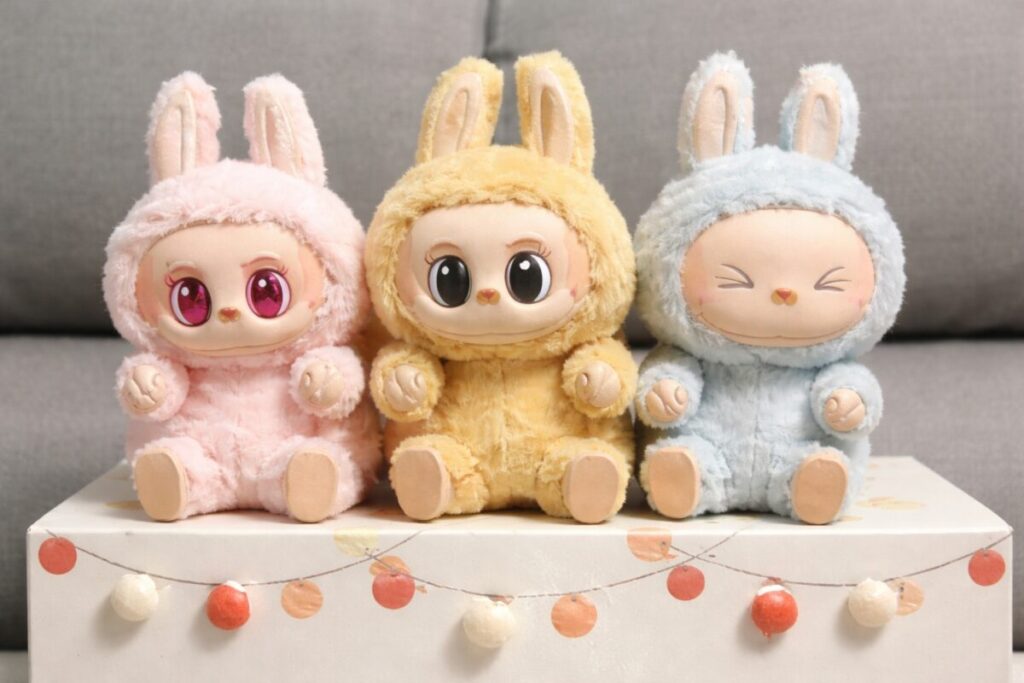 Ilustración editorial de la caída en popularidad de Labubu y su impacto en Pop Mart