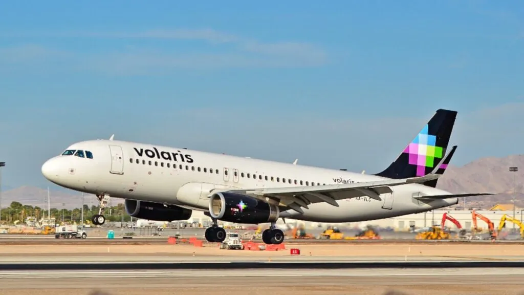 Volaris anuncia fusión con Viva Aerobús para crear el mayor grupo aéreo de bajo costo en México y mejorar su posición financiera.