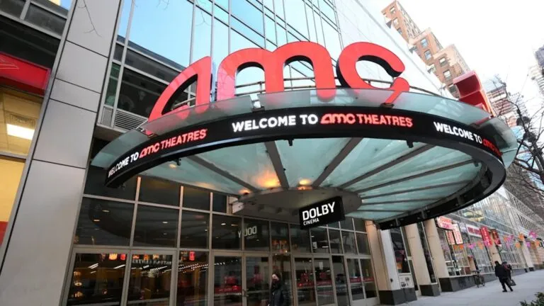 AMC inicia conversaciones con bonistas y provoca caída en precios de bonos ante ajustes financieros