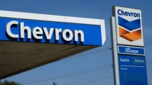 Chevron resiste en bolsa tras resultados mixtos y mayor flujo de caja en un entorno de precios del petróleo débiles