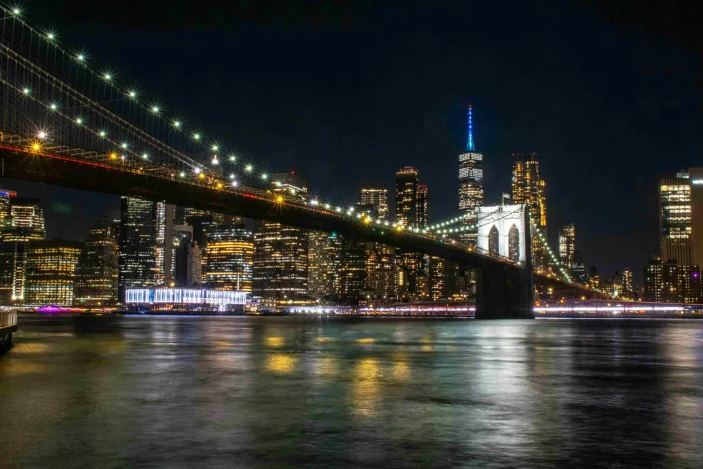 Ciudades medianas ideales para compradores primerizos en Estados Unidos, con precios accesibles y buena calidad de vida en 2026 Instrucciones para generar imagen: Estilo editorial profesional y moderno Ilustración editorial o fotorealista Mostrar un vecindario residencial de clase media en una ciudad del Medio Oeste, con árboles, casas unifamiliares y ambiente tranquilo Composición limpia, formato horizontal, alta resolución, sin texto en la imagen Fuentes consultadas https://realestatemarket.com.mx/noticias/mercado-inmobiliario/49851-10-mejores-ciudades-de-eu-para-compradores-de-vivienda-primerizos-en-2026 https://realestatemarket.com.mx/noticias/mercado-inmobiliario/49852-ciudades-medianas-de-eu-son-la-mejor-apuesta-para-comprar-casa-en-2026 mas opciones de titulo muy cortos Aquí tienes varias opciones de títulos muy cortos que cumplen con las reglas solicitadas (máximo 13 palabras, memorables, claros, con la palabra clave “compradores primerizos”): Las 10 mejores ciudades para compradores primerizos en EU Dónde comprar casa si eres comprador primerizo en EU Ciudades top en EU para compradores primerizos en 2026 Compradores primerizos: ciudades ideales para vivienda accesible en EU Las mejores opciones para compradores primerizos fuera de las grandes ciudades EU: estas ciudades ofrecen ventajas reales a compradores primerizos Compradores primerizos eligen ciudades medianas con precios accesibles Mejores ciudades del interior de EU para compradores primerizos Vivienda accesible en EU: guía para compradores primerizos Compradores primerizos ganan terreno en ciudades del Medio Oeste ¿Quieres que use alguno de estos títulos en el artículo anterior?