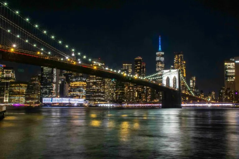 Ciudades medianas ideales para compradores primerizos en Estados Unidos, con precios accesibles y buena calidad de vida en 2026 Instrucciones para generar imagen: Estilo editorial profesional y moderno Ilustración editorial o fotorealista Mostrar un vecindario residencial de clase media en una ciudad del Medio Oeste, con árboles, casas unifamiliares y ambiente tranquilo Composición limpia, formato horizontal, alta resolución, sin texto en la imagen Fuentes consultadas https://realestatemarket.com.mx/noticias/mercado-inmobiliario/49851-10-mejores-ciudades-de-eu-para-compradores-de-vivienda-primerizos-en-2026 https://realestatemarket.com.mx/noticias/mercado-inmobiliario/49852-ciudades-medianas-de-eu-son-la-mejor-apuesta-para-comprar-casa-en-2026 mas opciones de titulo muy cortos Aquí tienes varias opciones de títulos muy cortos que cumplen con las reglas solicitadas (máximo 13 palabras, memorables, claros, con la palabra clave “compradores primerizos”): Las 10 mejores ciudades para compradores primerizos en EU Dónde comprar casa si eres comprador primerizo en EU Ciudades top en EU para compradores primerizos en 2026 Compradores primerizos: ciudades ideales para vivienda accesible en EU Las mejores opciones para compradores primerizos fuera de las grandes ciudades EU: estas ciudades ofrecen ventajas reales a compradores primerizos Compradores primerizos eligen ciudades medianas con precios accesibles Mejores ciudades del interior de EU para compradores primerizos Vivienda accesible en EU: guía para compradores primerizos Compradores primerizos ganan terreno en ciudades del Medio Oeste ¿Quieres que use alguno de estos títulos en el artículo anterior?