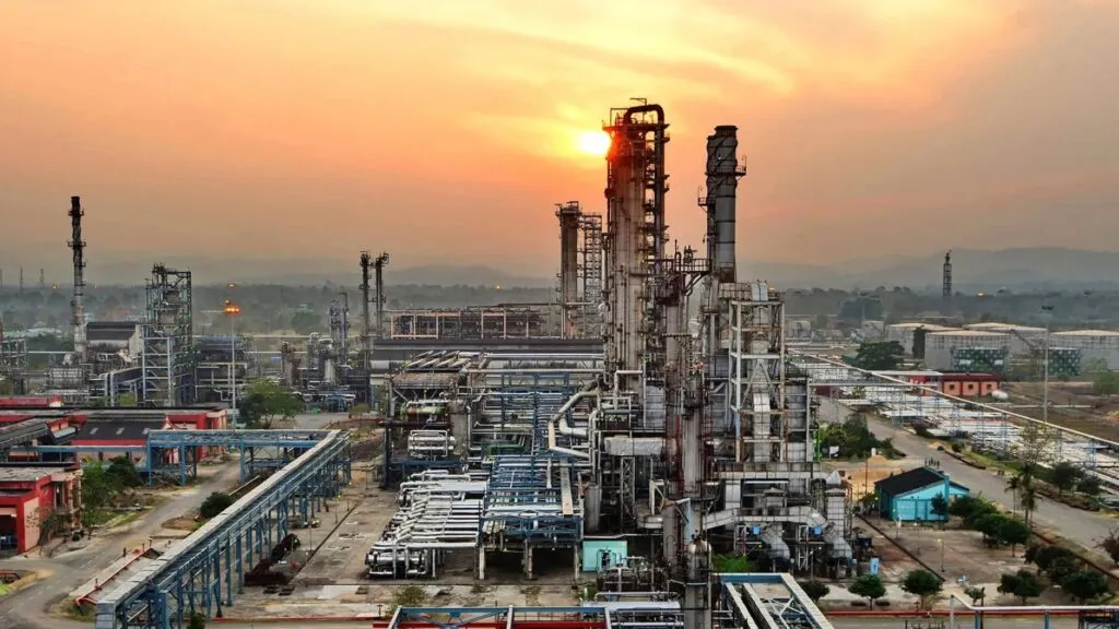 Indian Oil diversifica compras de petróleo desde Angola, Brasil y EAU para reducir dependencia del crudo ruso