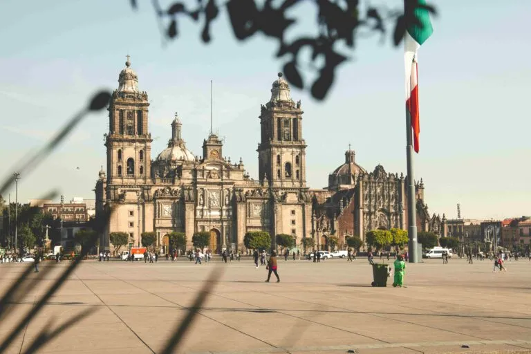 México mantiene crecimiento económico por encima del promedio regional, impulsado por consumo interno y estabilidad macroeconómica
