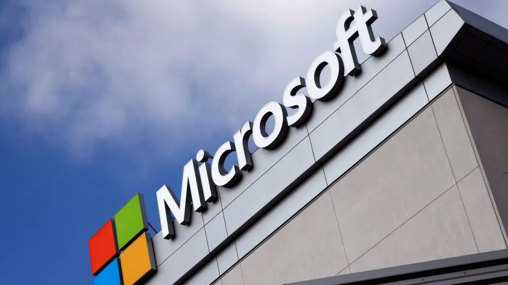 Microsoft cae en Wall Street por gasto récord y señales de desaceleración en su negocio de nube e inteligencia artificial