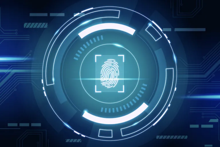 Especialistas de Seguritech Privada analizan sistemas biométricos para proteger infraestructuras críticas.