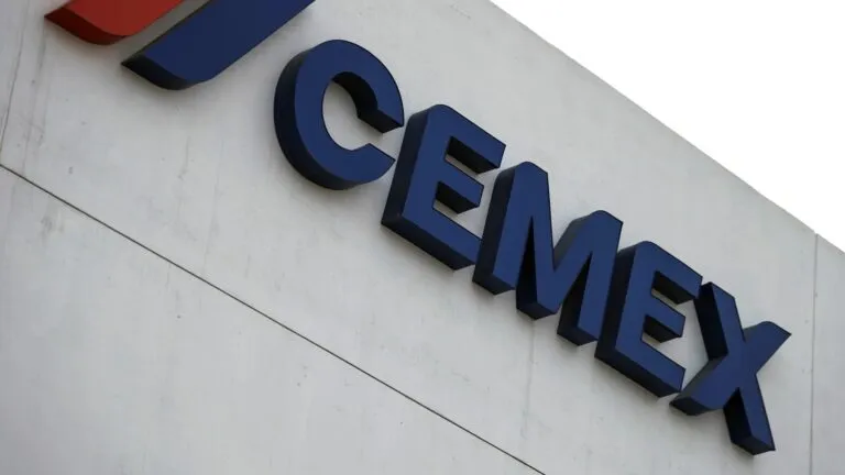 Cemex reporta aumento de EBITDA en el cuarto trimestre impulsado por recorte de costos y alza de precios en sus mercados clave