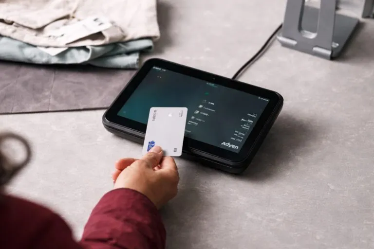 Quioscos físicos de Uber integran tecnología de Adyen para pagos digitales globales