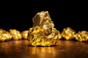 Gráfico de precios del oro con indicadores financieros y referencia a expectativas de política monetaria de la Fed