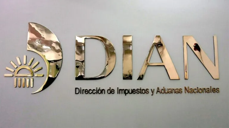 sistemas digitales de la DIAN bajo investigación por posible hackeo