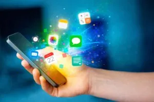 Interfaz fintech con métricas de rendimiento y estabilidad de apps financieras LatAm en un entorno digital moderno