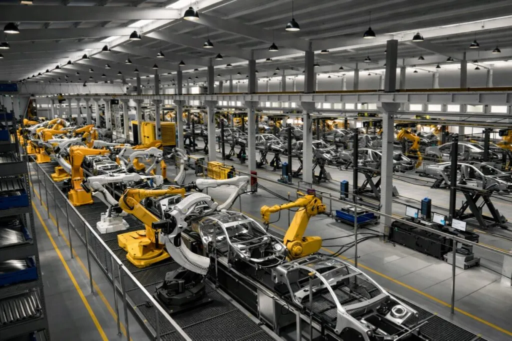 Líneas de ensamblaje automotriz con foco en competitividad y revisión T-MEC industria automotriz México