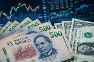 peso dólar hoy cotiza cerca de 16.80 en mercado cambiario mexicano con estabilidad moderada