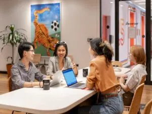 Empresas que venden comunidad generan pertenencia, ingresos recurrentes y conexión social en mercados globales modernos