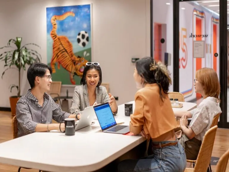 Empresas que venden comunidad generan pertenencia, ingresos recurrentes y conexión social en mercados globales modernos