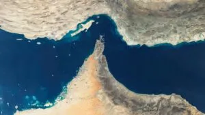 estrecho de Ormuz con tráfico marítimo afectado por tensión entre Irán y Estados Unidos y riesgo en suministro global de petróleo