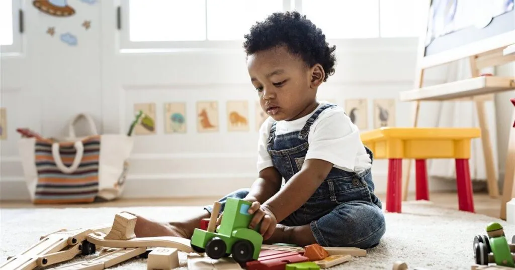 Juguetes Montessori impulsan el mercado infantil con enfoque educativo y desarrollo cognitivo en nuevas generaciones