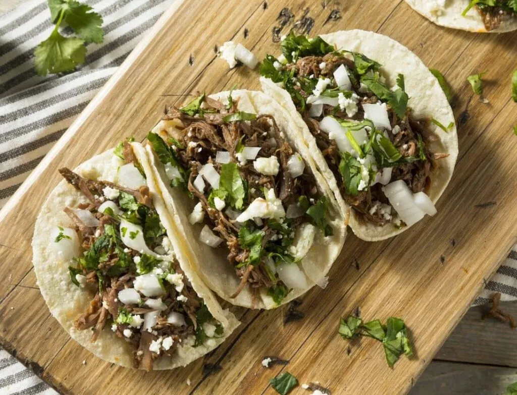 mercado de tacos global con taquerías mexicanas, expansión internacional y consumo de comida callejera
