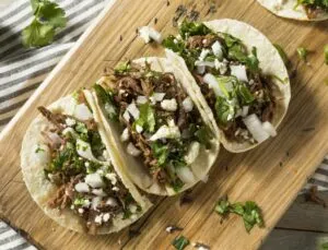 mercado de tacos global con taquerías mexicanas, expansión internacional y consumo de comida callejera