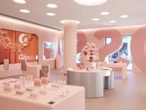 Startups nacidas en redes sociales transforman audiencias digitales en negocios globales rentables mediante contenido e influencia