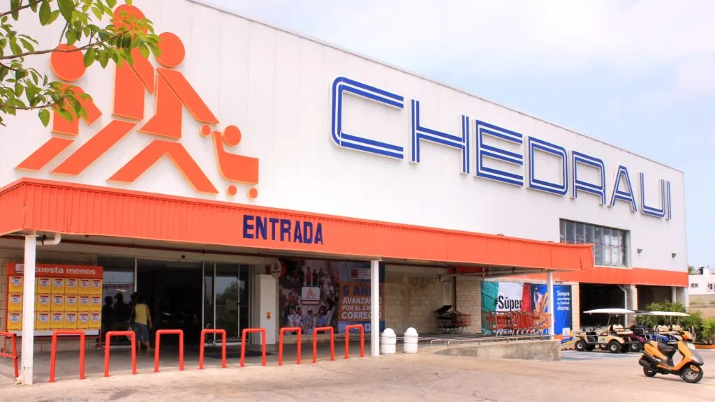 acciones de Chedraui caen en la Bolsa Mexicana tras salida del índice MSCI México y debilidad en consumo