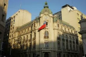 Economía de Chile afectada por desaceleración, caída del PIB y menor inversión en mercados emergentes
