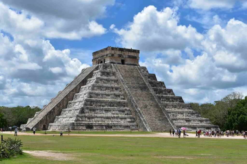 Cierre de Chichén Itzá afecta turismo y comercios locales en Yucatán
