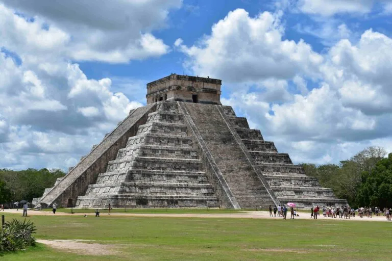 Cierre de Chichén Itzá afecta turismo y comercios locales en Yucatán