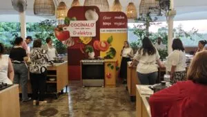 Elektra reúne familias mexicanas en experiencia culinaria con electrodomésticos y celebración del Día de las Madres