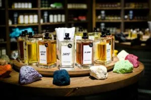 Perfume orgánico personalizado con ingredientes naturales y producción artesanal sostenible en Estados Unidos