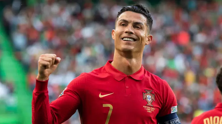 Cristiano Ronaldo domina el mercado deportivo con marca personal, negocios y millones de seguidores.