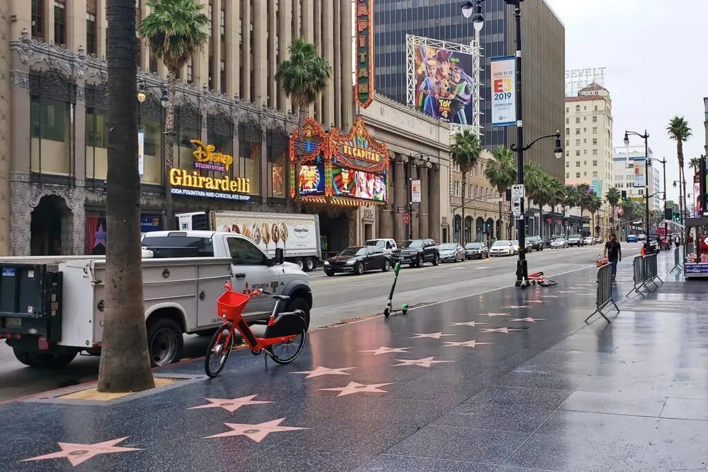 El Walk of Fame impulsa turismo, marketing y promoción para celebridades y franquicias del entretenimiento.