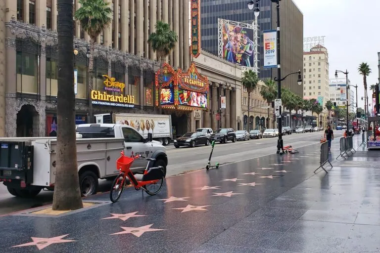 El Walk of Fame impulsa turismo, marketing y promoción para celebridades y franquicias del entretenimiento.