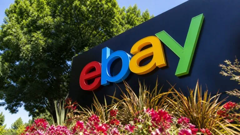 eBay acciones suben 5% tras oferta vinculada a GameStop en mercado estadounidense
