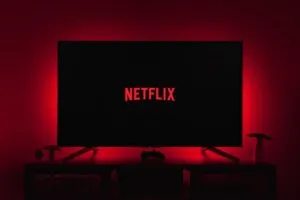 Netflix compite por la atención global con contenido original, tecnología y nuevas estrategias de entretenimiento digital.