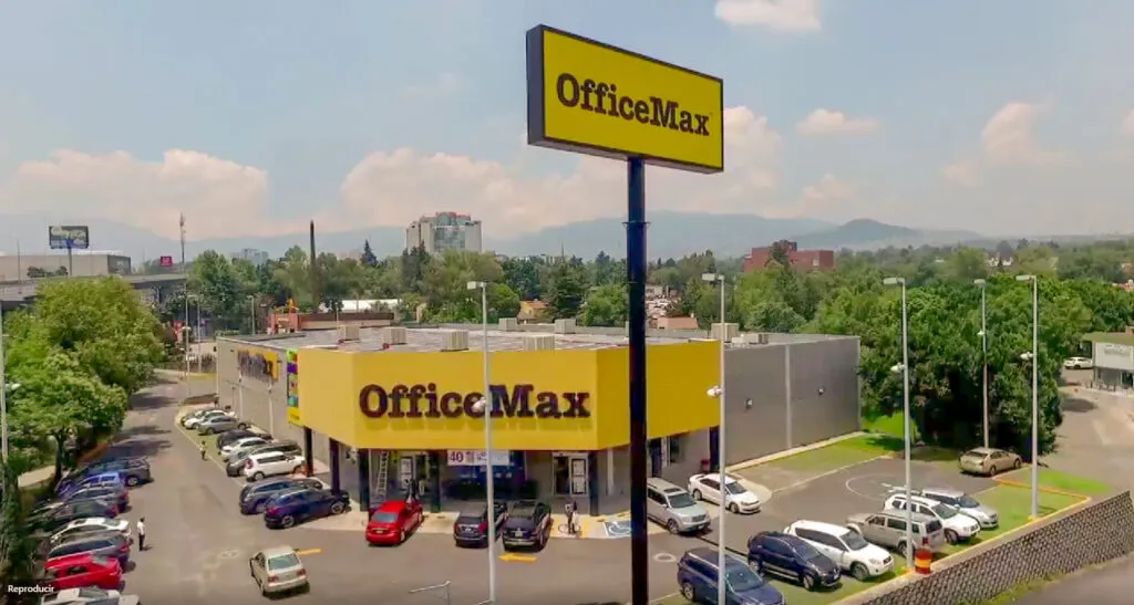 Office Depot y OfficeMax buscan adaptarse al comercio digital y trabajo híbrido moderno.