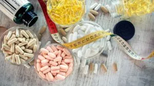 Mercado de productos milagro para bajar de peso crece impulsado por redes sociales y marketing emocional.