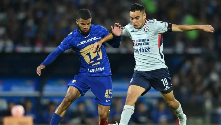 Pumas y Cruz Azul mantienen una rivalidad clave para audiencia y mercado deportivo en México.