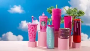 Merch de Starbucks impulsa coleccionismo, reventa y tendencias virales en redes sociales.