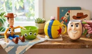 Walmart lanza colección inspirada en Toy Story para impulsar nostalgia y consumo familiar.