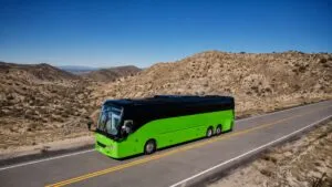 Autobuses en México con infraestructura de transporte que refleja barreras de entrada y altos precios para pasajeros