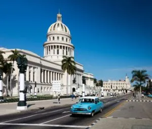 Reforma económica en Cuba impulsa inversión privada y cambios en sectores estratégicos de la economía