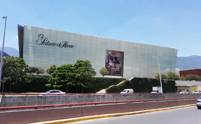 Liverpool, Palacio de Hierro y Sears enfrentan cambios en los hábitos de consumo de los mexicanos.