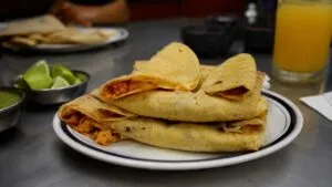Mercados gastronómicos de CDMX con oferta culinaria tradicional y especializada para visitantes y residentes