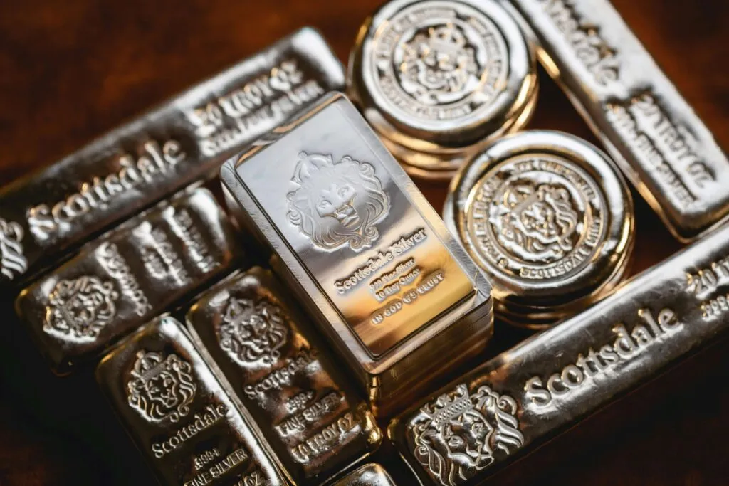 Onzas de plata y oro mantienen atractivo en México con precios influenciados por mercados internacionales