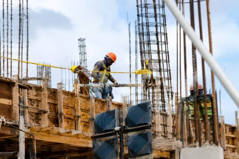 Plazas comerciales Cancún impulsadas por inversión inmobiliaria, turismo y crecimiento urbano en Quintana Roo