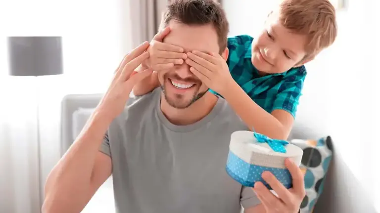 Comparación entre el impacto cultural y comercial del Día del Padre y el Día de la Madre.