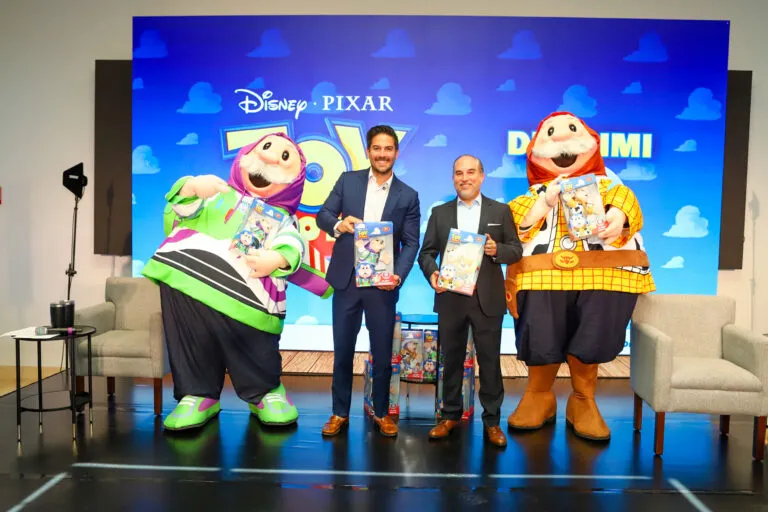 Víctor González Herrera consolida alianza con Disney.