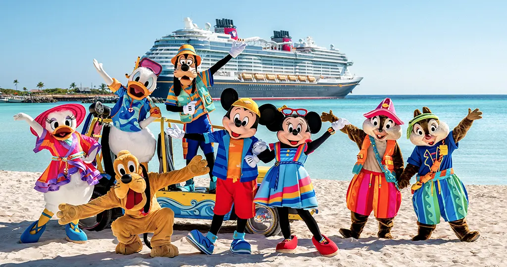 Crucero de Disney navegando con entretenimiento temático para familias y viajeros internacionales.