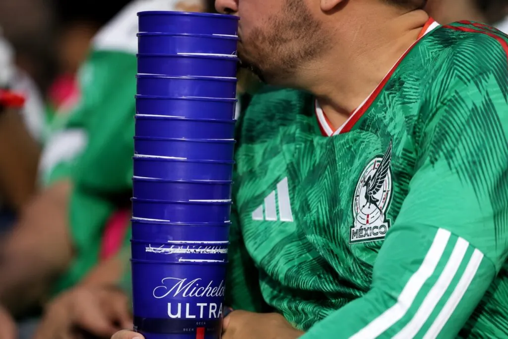 Ventas de cerveza durante el Mundial tras la eliminación de México y Brasil en América Latina.